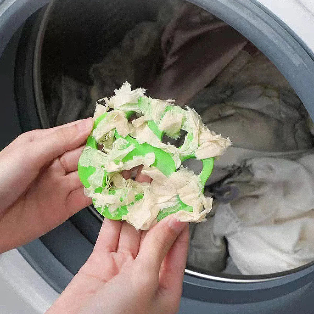Enlevez facilement les poils d'animaux de votre linge !